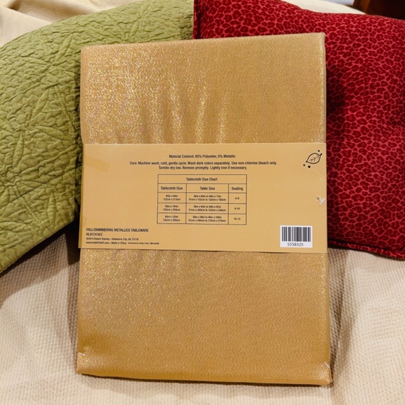 N8-NEW Robert Stanley Gold Shimmer Tablecloth-60" x 120" - Picture 2 of 7